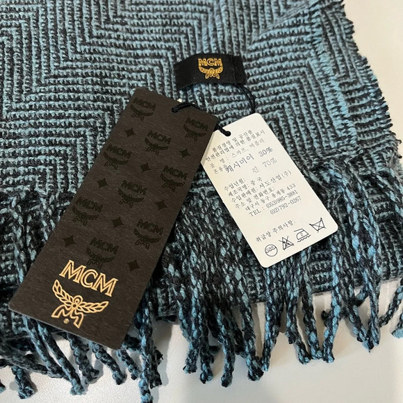 MCM NWT Scarf - Picture 5 of 7